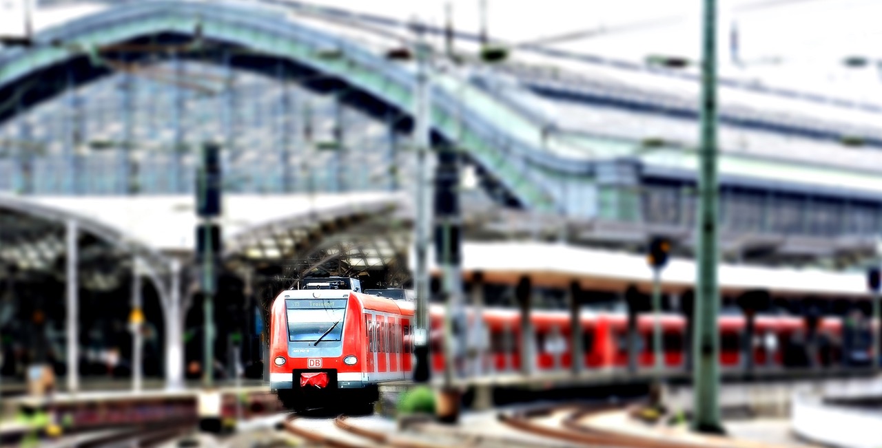 cologne-central-station-railway-station-train-163580